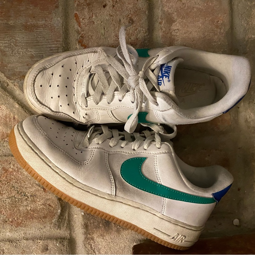 Women’s Nike Air White and Green Sneakers Shoes size 7.5